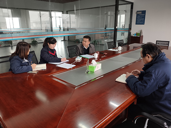曹遠(yuǎn)才書記與?？厝渭o(jì)委委員談話ps.jpg